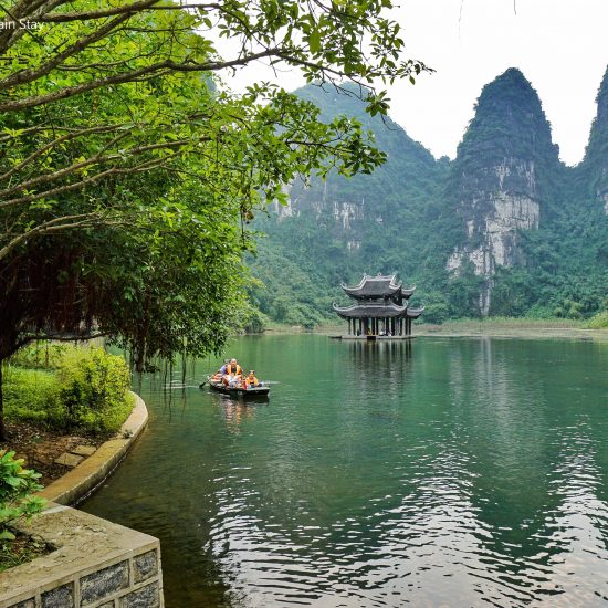 boat ride Ninh Binh